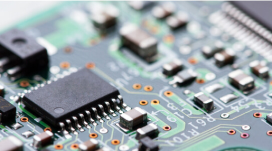 半導体装置で接着剤を使いたくない部分に